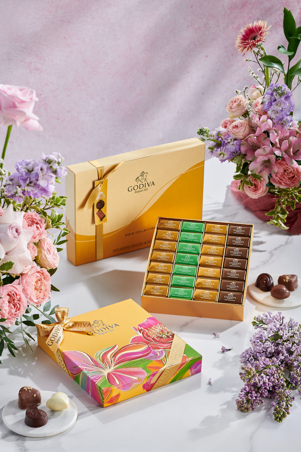 GOLD GIFT BOX 25PC + SUMMER NAPOLITAINS 56PC.